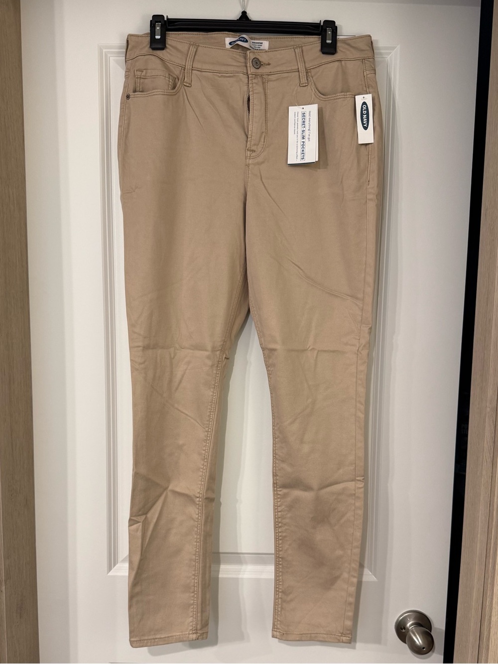 Old Navy Women's Skinny Pants in Khaki